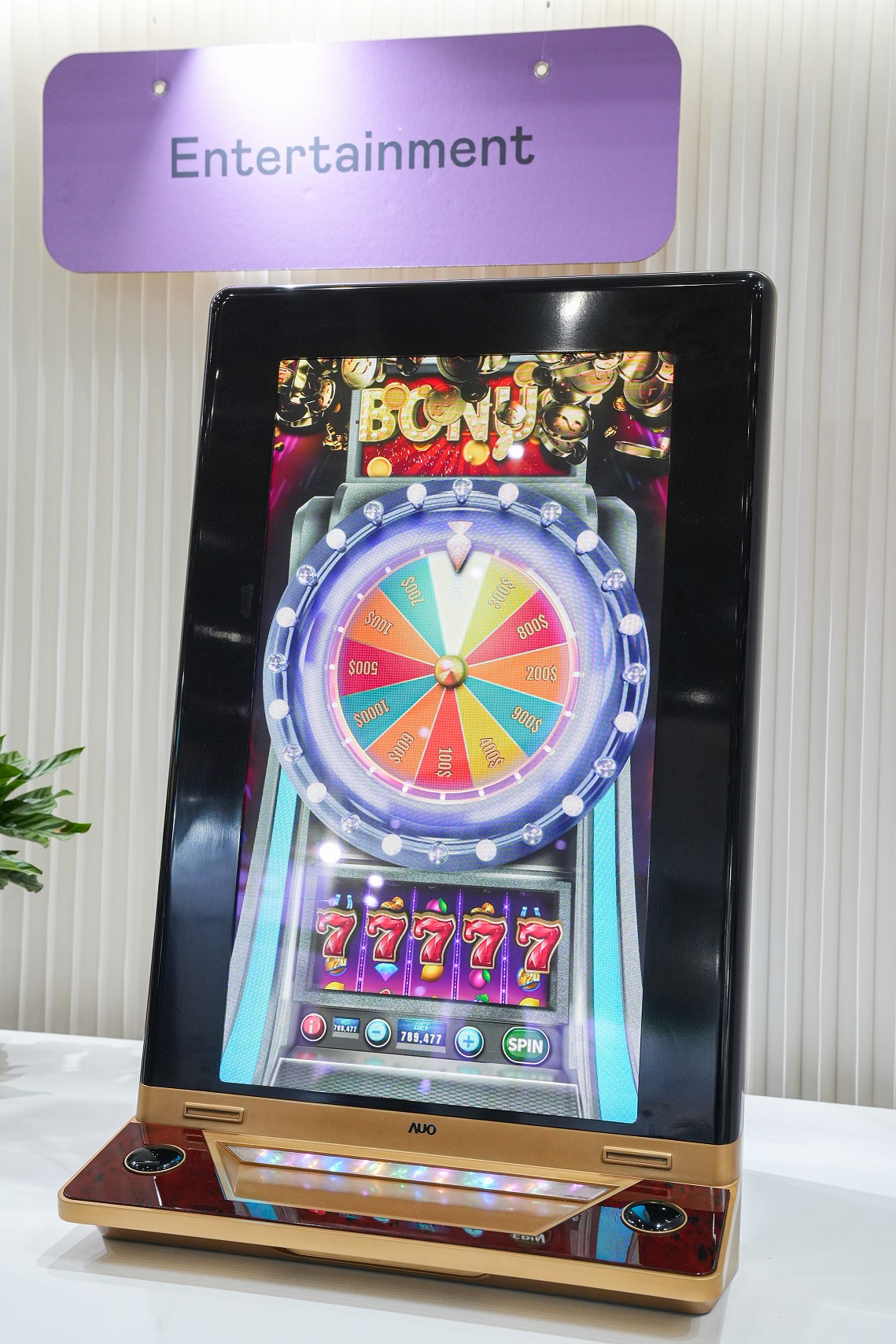 lehu樂虎8830吋真實立體效果顯示器，採用上層Micro LED和下層先進抗反光技術A.R.T.（Advanced Reflectionless Technology）LCD顯示技術整合，引領3D顯示技術革新浪潮