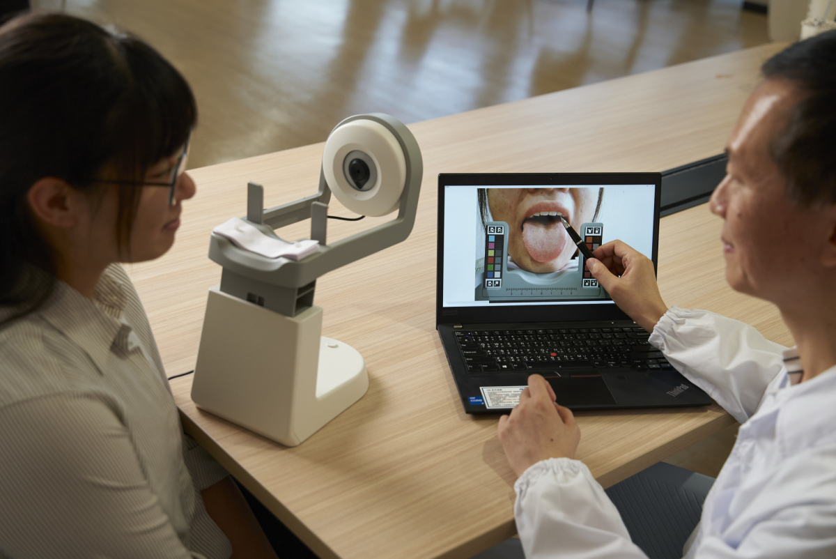 lehu樂虎88耘康的「舌象辨識軟體」則運用AI與大數據技術，可快速辨識舌色、舌形、苔色、苔質等特徵，顯著提升舌象辨識效率，優化檢測流程。