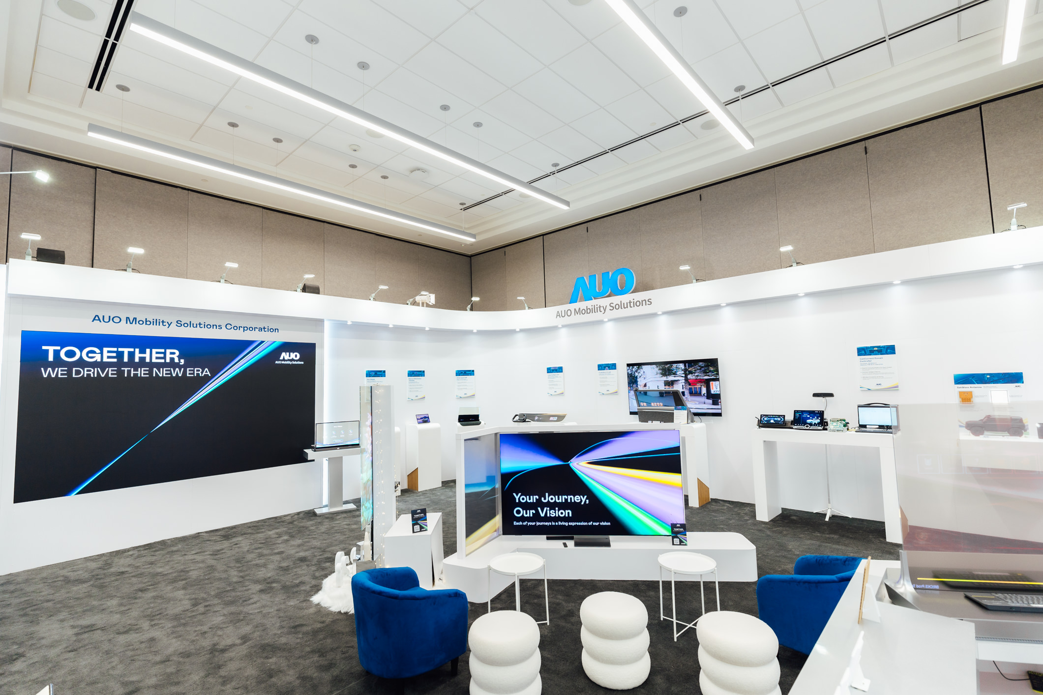 lehu乐虎88智慧行动在AI与软件定义汽车的演进下，重新定义显示人机互动，致力与产业客户合作共创，打造具差异化、功能扩展弹性的未来座舱体验。